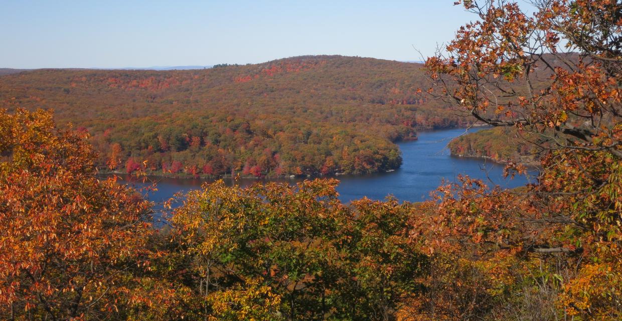 Diamond Mountain/Stony Brook Loop View over Lake Sebago From the Seven Lakes Trail - Harriman-Bear Mountain State Parks - Photo: Daniel Chazin