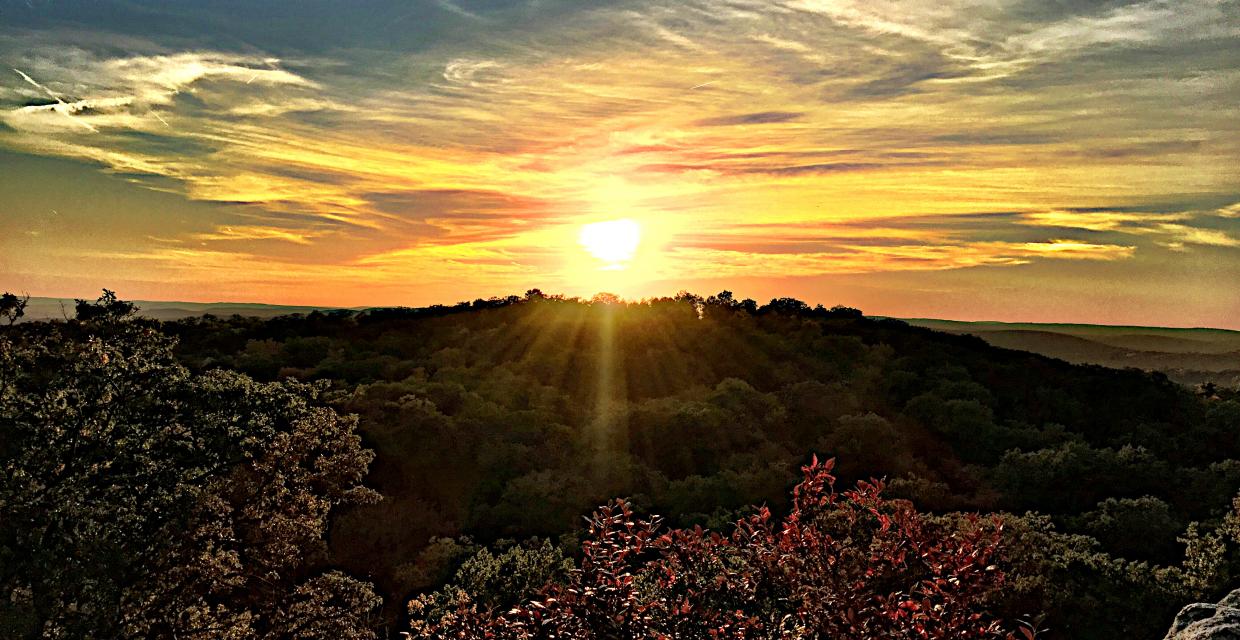 Almost Perpendicular - Claudius Smith Den Loop - 2 miles from the start of the Blue Disc Trail, view from CM Rock - Photo Anneliese van der Wilt