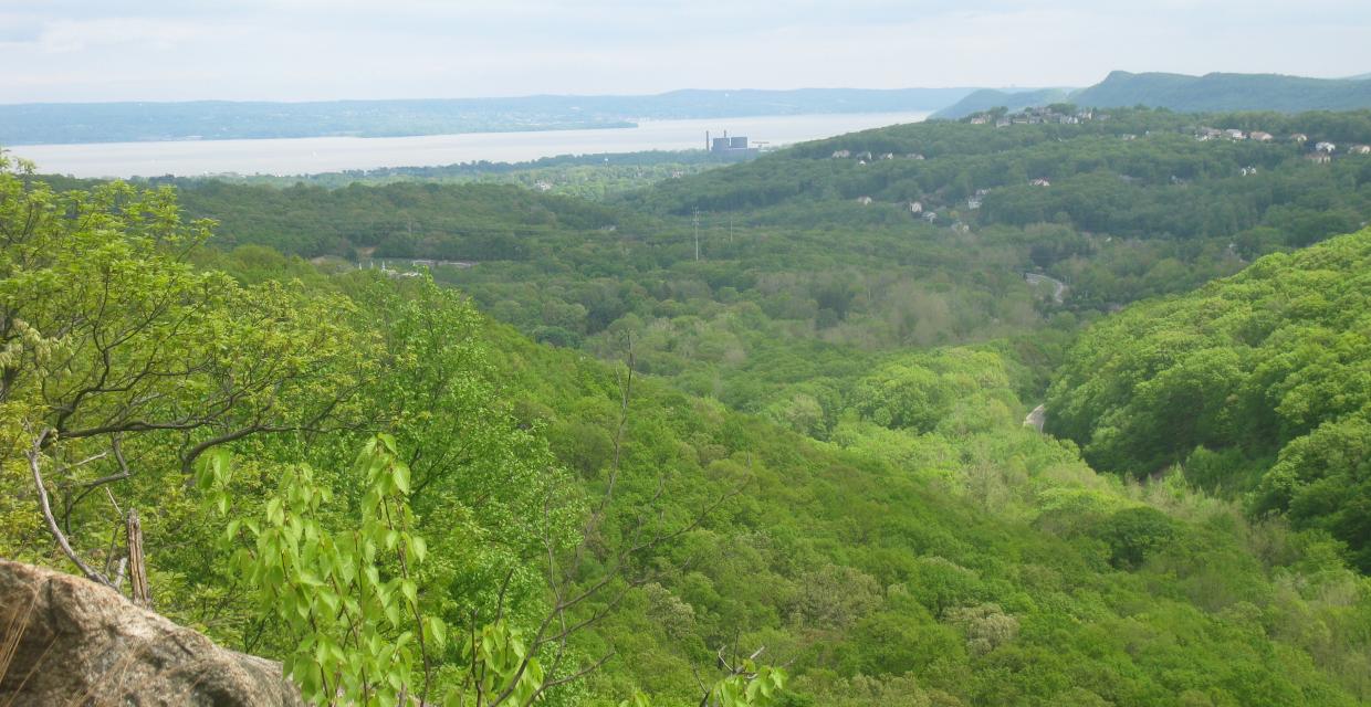 South-facing view over the Hudson River from Pingyp - Photo by Daniel Chazin