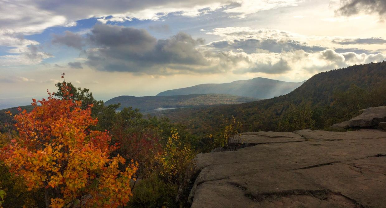 Catskill North Point viewpoint along the Escarpment Trail/Long Path. Photo by Heather Darley.