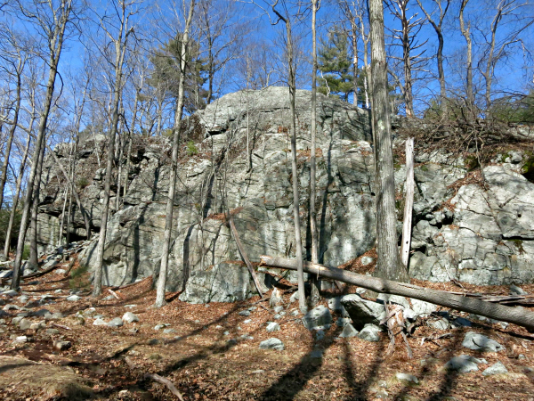 Rock ledge along the Long Path towards the start of the hike. Photo by Daniel Chazin.